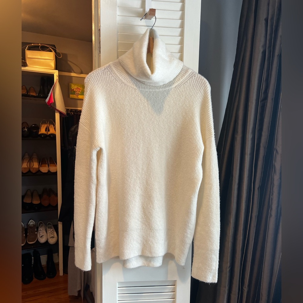 Theory Cream Merino Wool Turtleneck Sweater Stratus Cloud
